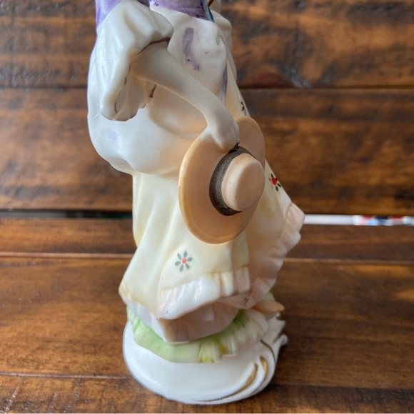 8” Vintage Porcelain Figurine of a Lady with a Fan Figurine - Picture 11 of 13